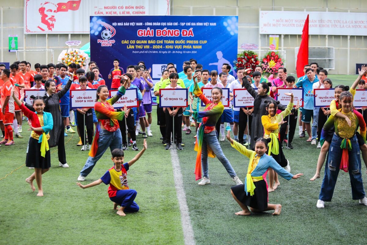 Khai mạc Press Cup 2024: Tràn ngập niềm vui, các trận đấu hấp dẫn- Ảnh 10. Khai mạc Press Cup 2024: Tràn ngập niềm vui, các trận đấu hấp dẫn- Ảnh 10.