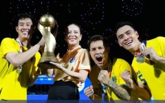 Thái Lan vô địch King’s Cup: Madam Pang thưởng gần 5 tỉ đồng, khen nức nở Chanathip Thái Lan vô địch King’s Cup: Madam Pang thưởng gần 5 tỉ đồng, khen nức nở Chanathip