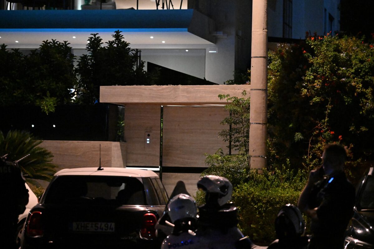 Cựu cầu thủ Ngoại hạng Anh đột ngột qua đời ở nhà riêng, cảnh sát vào cuộc- Ảnh 2. Cựu cầu thủ Ngoại hạng Anh đột ngột qua đời ở nhà riêng, cảnh sát vào cuộc- Ảnh 2.