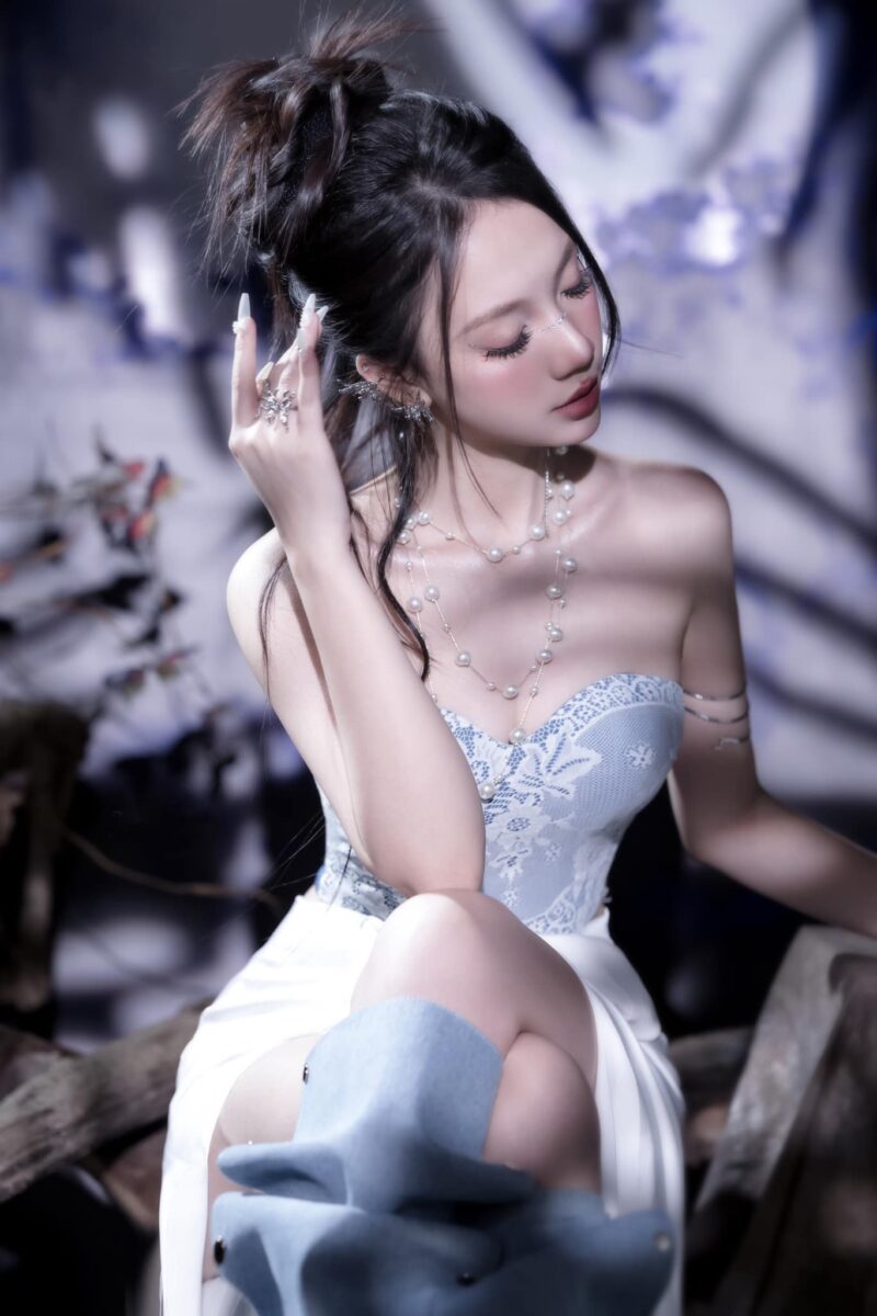 Trên mạng xã hội, Thùy Dương thường xuyên chia sẻ những khoảnh khắc xinh đẹp, đầy sức sống và chăm chỉ tương tác với fan hâm mộ.