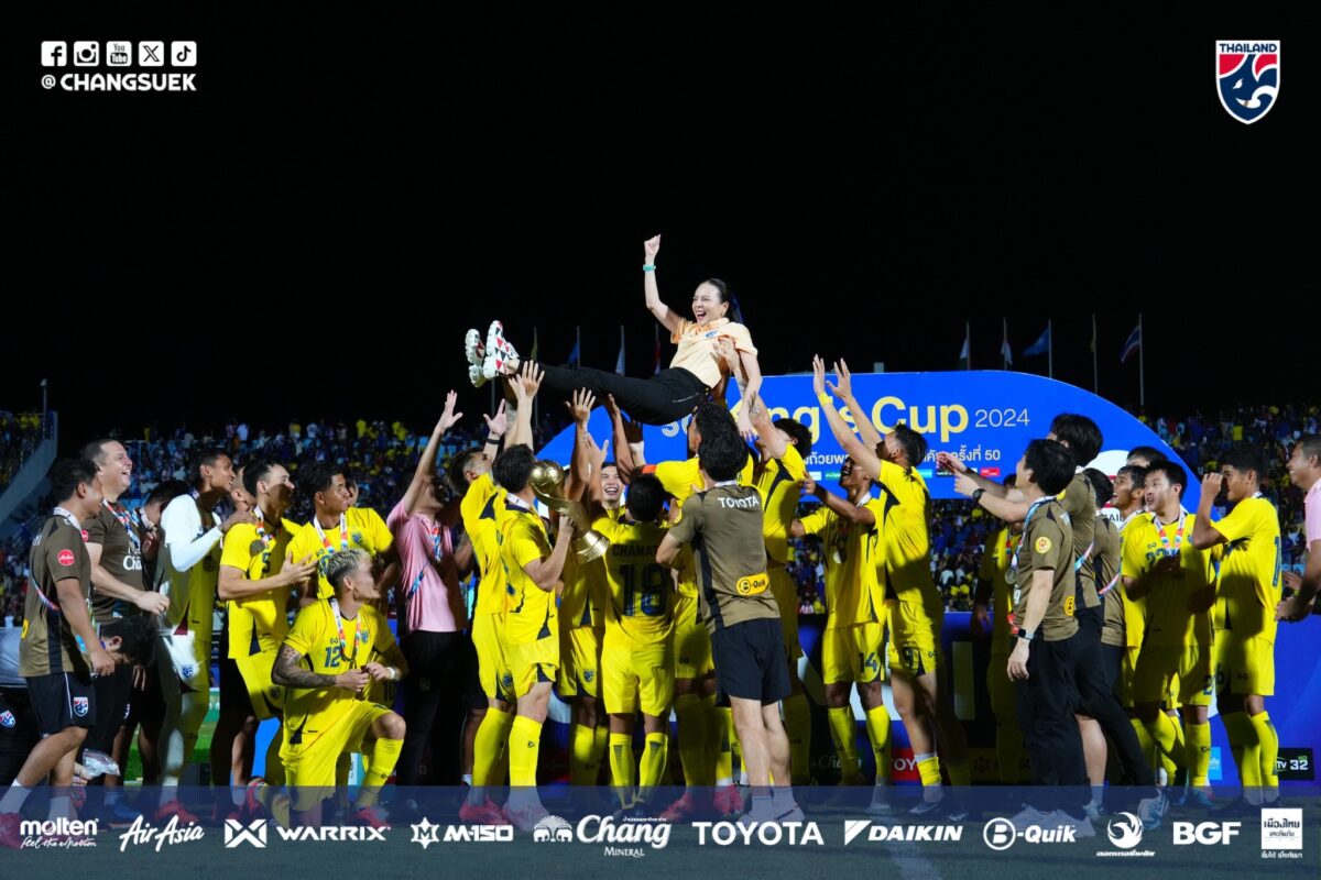 Thái Lan vô địch King’s Cup: Madam Pang thưởng gần 5 tỉ đồng, khen nức nở Chanathip- Ảnh 4. Thái Lan vô địch King’s Cup: Madam Pang thưởng gần 5 tỉ đồng, khen nức nở Chanathip- Ảnh 4.