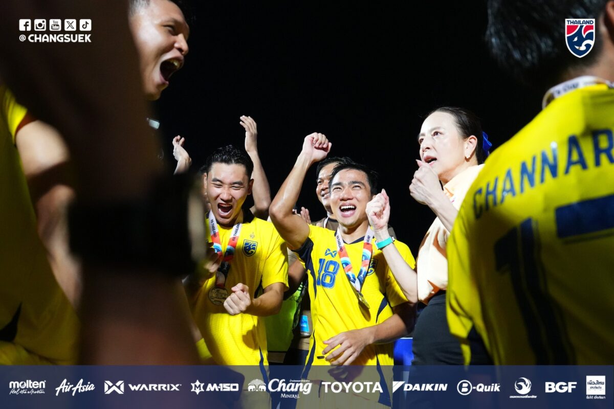 Thái Lan vô địch King’s Cup: Madam Pang thưởng gần 5 tỉ đồng, khen nức nở Chanathip- Ảnh 5. Thái Lan vô địch King’s Cup: Madam Pang thưởng gần 5 tỉ đồng, khen nức nở Chanathip- Ảnh 5.