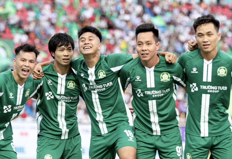 Vua phá lưới giải hạng nhất: Công Phượng 'thống trị' đường đua?- Ảnh 2. Vua phá lưới giải hạng nhất: Công Phượng 'thống trị' đường đua?- Ảnh 2.