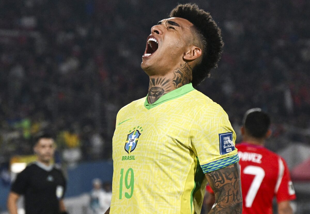 6 CLB Ngoại hạng Anh tranh nhau mua cầu thủ ‘lạ’ của đội tuyển Brazil- Ảnh 1. 6 CLB Ngoại hạng Anh tranh nhau mua cầu thủ ‘lạ’ của đội tuyển Brazil- Ảnh 1.