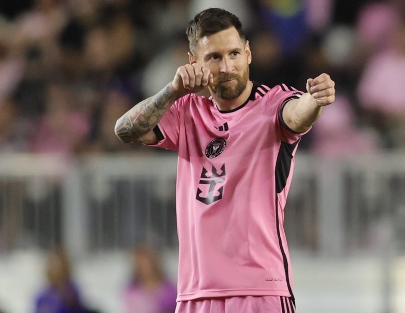 Messi ăn mừng theo phong cách nhân vật Hawkeye Messi ăn mừng theo phong cách nhân vật Hawkeye