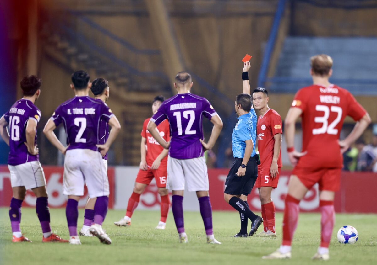 Quật ngã đội Bình Dương trong thế thiếu người, Thể Công Viettel lên đầu bảng- Ảnh 3. Quật ngã đội Bình Dương trong thế thiếu người, Thể Công Viettel lên đầu bảng- Ảnh 3.