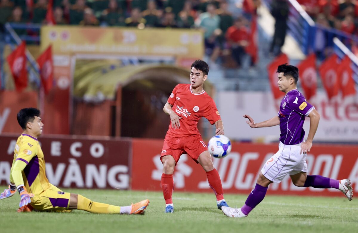 HLV Hoàng Anh Tuấn than Bình Dương kém may, HLV Đức Thắng nhớ ‘quay quắt’ Hoàng Đức- Ảnh 3. HLV Hoàng Anh Tuấn than Bình Dương kém may, HLV Đức Thắng nhớ ‘quay quắt’ Hoàng Đức- Ảnh 3.