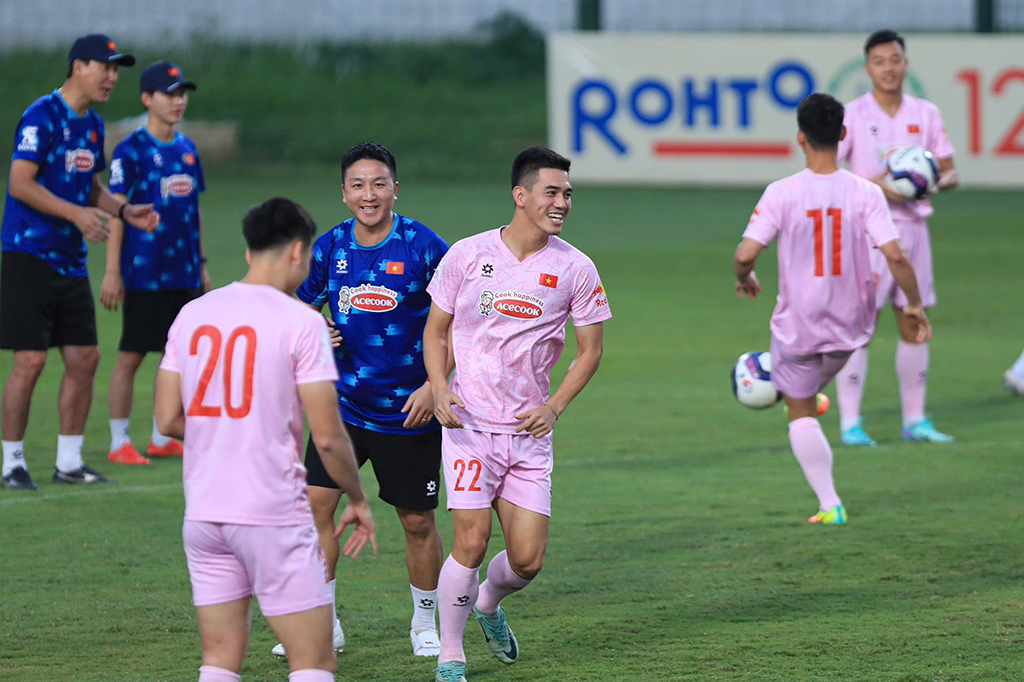 Đội tuyển Việt Nam tìm phương án dự phòng cho Tiến Linh: Thầy Kim đau đầu- Ảnh 1. Đội tuyển Việt Nam tìm phương án dự phòng cho Tiến Linh: Thầy Kim đau đầu- Ảnh 1.