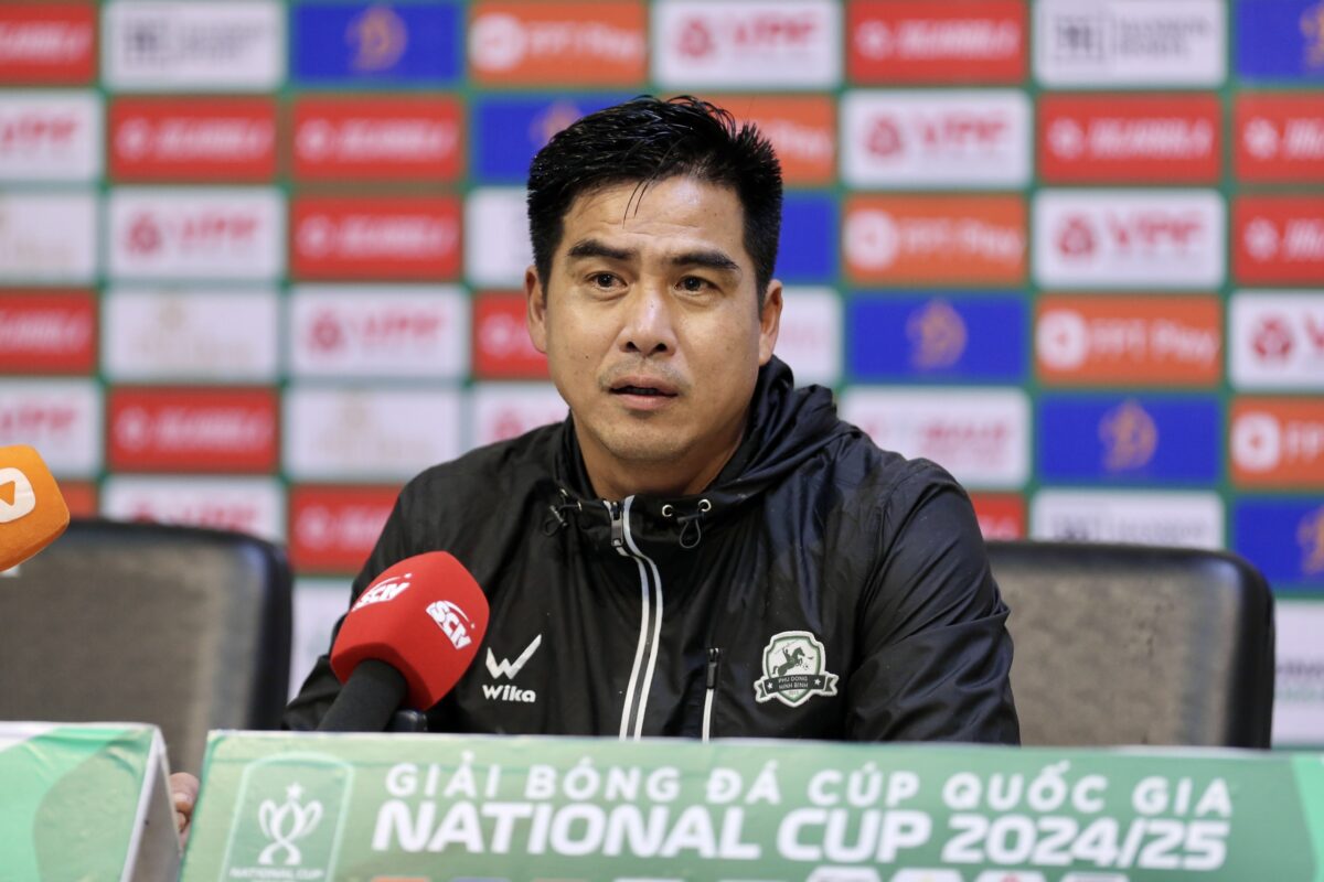 HLV Việt Thắng khen Văn Lâm, Hoàng Đức sau chiến thắng cảm xúc của CLB Ninh Bình- Ảnh 3. HLV Việt Thắng khen Văn Lâm, Hoàng Đức sau chiến thắng cảm xúc của CLB Ninh Bình- Ảnh 3.