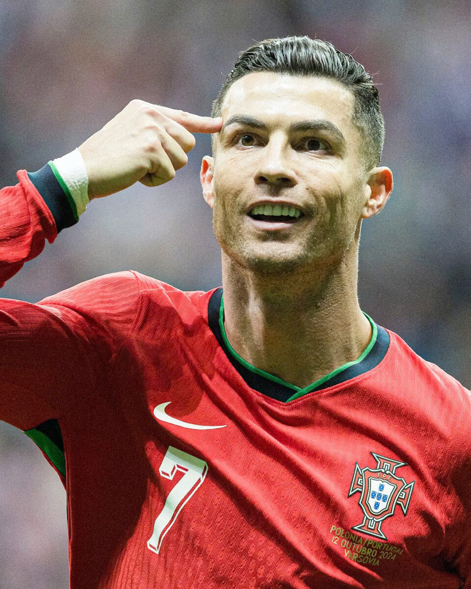 Ronaldo ghi bàn vào lưới Ba Lan sau 17 năm, Bồ Đào Nha nối dài mạch thắng- Ảnh 3. Ronaldo ghi bàn vào lưới Ba Lan sau 17 năm, Bồ Đào Nha nối dài mạch thắng- Ảnh 3.
