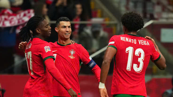 Ronaldo ghi bàn vào lưới Ba Lan sau 17 năm, Bồ Đào Nha nối dài mạch thắng- Ảnh 5. Ronaldo ghi bàn vào lưới Ba Lan sau 17 năm, Bồ Đào Nha nối dài mạch thắng- Ảnh 5.