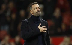 Vừa đến M.U, tân HLV Amorim quyết định sốc: Không giữ lại Van Nistelrooy! Vừa đến M.U, tân HLV Amorim quyết định sốc: Không giữ lại Van Nistelrooy!