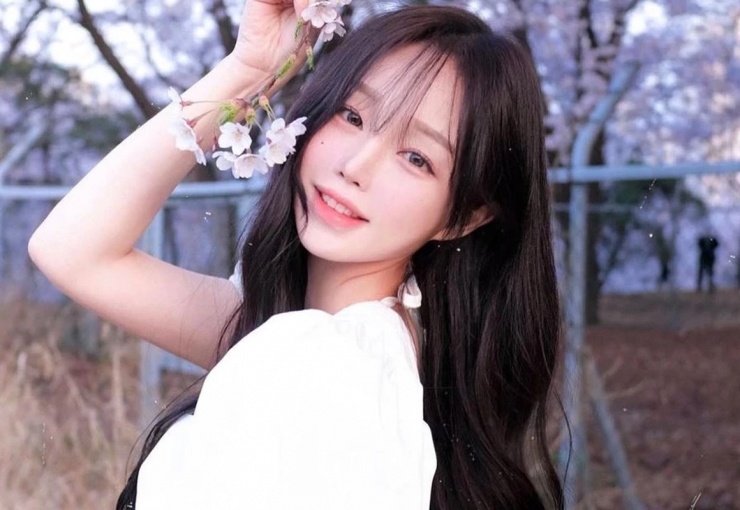 Ngắm nhan sắc hot girl nổi từ thời học sinh có 1 triệu follow - 5