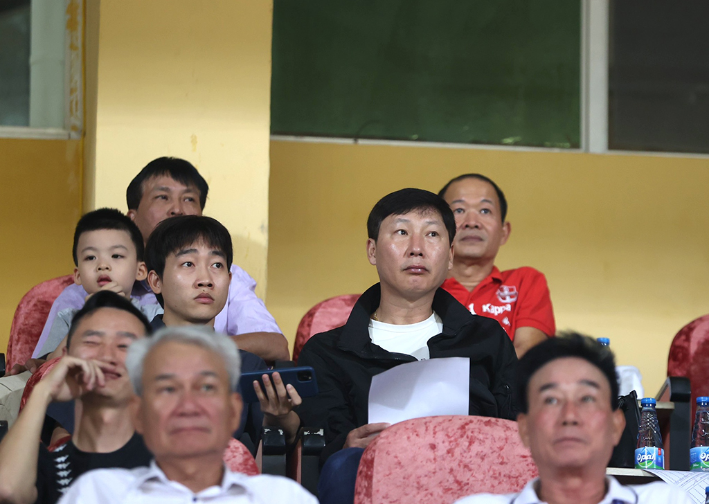 Ông Kim đi khắp Đông Nam Á săn thông tin đối thủ chuẩn bị AFF Cup- Ảnh 1. Ông Kim đi khắp Đông Nam Á săn thông tin đối thủ chuẩn bị AFF Cup- Ảnh 1.