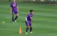 'Cuộc chiến' khốc liệt ở 2 cánh đội tuyển Việt Nam, HLV Kim Sang-sik đau đầu 'Cuộc chiến' khốc liệt ở 2 cánh đội tuyển Việt Nam, HLV Kim Sang-sik đau đầu