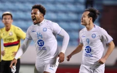 Xuân Son ghi bàn 'chào' thầy Kim Sang-sik, CLB Nam Định đi tiếp ở Cúp châu Á Xuân Son ghi bàn 'chào' thầy Kim Sang-sik, CLB Nam Định đi tiếp ở Cúp châu Á