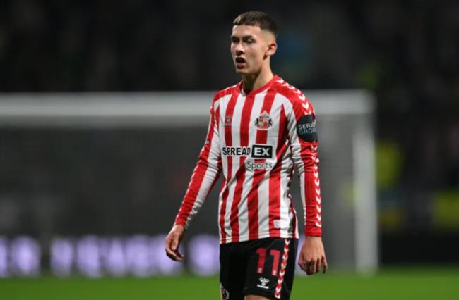 MU đưa Chris Rigg vào tầm ngắm. MU dua Chris Rigg vao tam ngam.