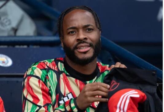 Raheem Sterling gia nhập Arsenal từ Chelsea ở Hè 2024. Raheem Sterling gia nhap Arsenal tu Chelsea o He 2024.