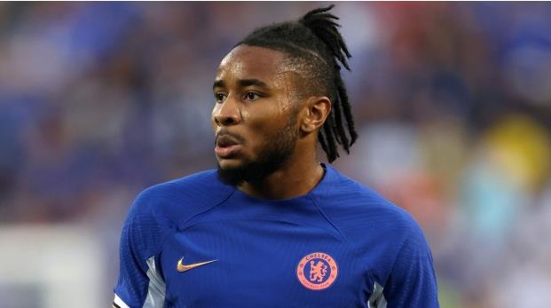 MU được cho là đang theo đuổi Christopher Nkunku. MU duoc cho la dang theo duoi Christopher Nkunku.