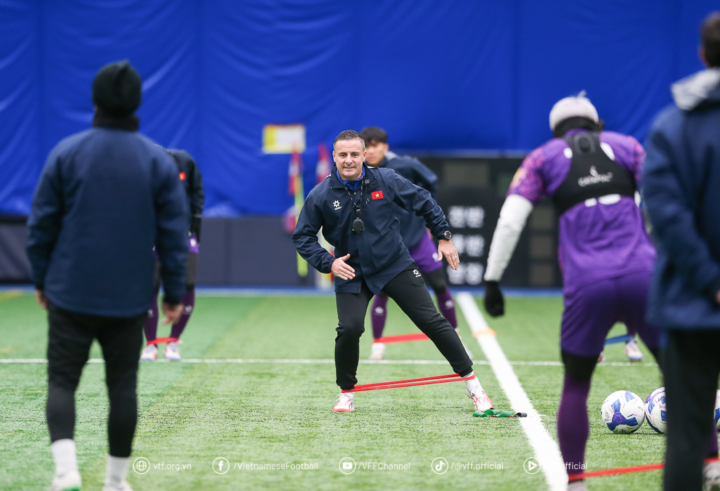 Đội tuyển Việt Nam lần đầu tiên rèn thể lực trong sân mái vòm 'xịn' nhất Hàn Quốc- Ảnh 3. Đội tuyển Việt Nam lần đầu tiên rèn thể lực trong sân mái vòm 'xịn' nhất Hàn Quốc- Ảnh 3.