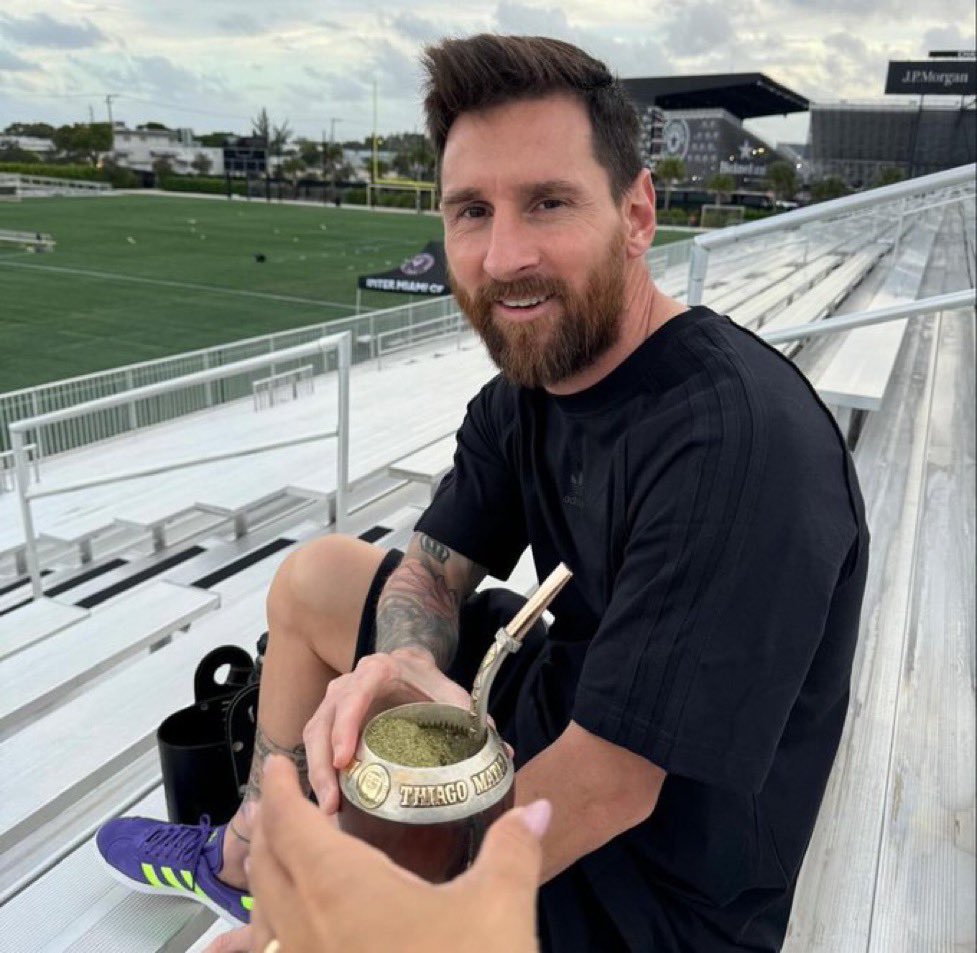 Messi chọn thư giãn trước trận đấu then chốt, bằng cách đi xem các con trai thi đấu cho đội Học viện Inter Miami Messi chọn thư giãn trước trận đấu then chốt, bằng cách đi xem các con trai thi đấu cho đội Học viện Inter Miami