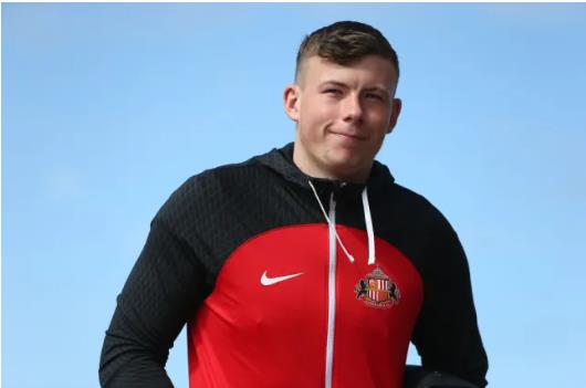 Anthony Patterson là một trong những mục tiêu của MU vào tháng 1. Anthony Patterson la mot trong nhung muc tieu cua MU vao thang 1.