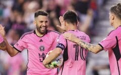 Giá vé xem Messi năm 2025 tăng vọt, tiết lộ điều khoản gây sốc khi gia hạn Giá vé xem Messi năm 2025 tăng vọt, tiết lộ điều khoản gây sốc khi gia hạn