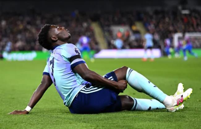 Bukayo Saka có thể bỏ lỡ 12 trận của Arsenal vì chân thương. Bukayo Saka co the bo lo 12 tran cua Arsenal vi chan thuong.