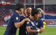 Thắng Malaysia giành lại ngôi đầu, 2 cầu thủ đội tuyển Thái Lan vẫn bức xúc vì… Thắng Malaysia giành lại ngôi đầu, 2 cầu thủ đội tuyển Thái Lan vẫn bức xúc vì…