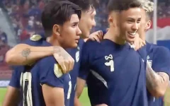AFF Cup: Sai lầm của thủ môn Nadzli giúp đội tuyển Thái Lan soán lại tốp 1 AFF Cup: Sai lầm của thủ môn Nadzli giúp đội tuyển Thái Lan soán lại tốp 1