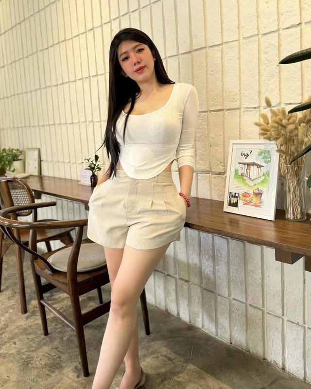 Đăng ảnh đi cafe, “hot girl nông dân” vẫn hút trọn sự chú ý - 2