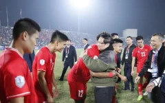 Thủ tướng xuống sân Việt Trì chúc mừng chiến thắng của Việt Nam, ngày vui mãn nhãn! Thủ tướng xuống sân Việt Trì chúc mừng chiến thắng của Việt Nam, ngày vui mãn nhãn!