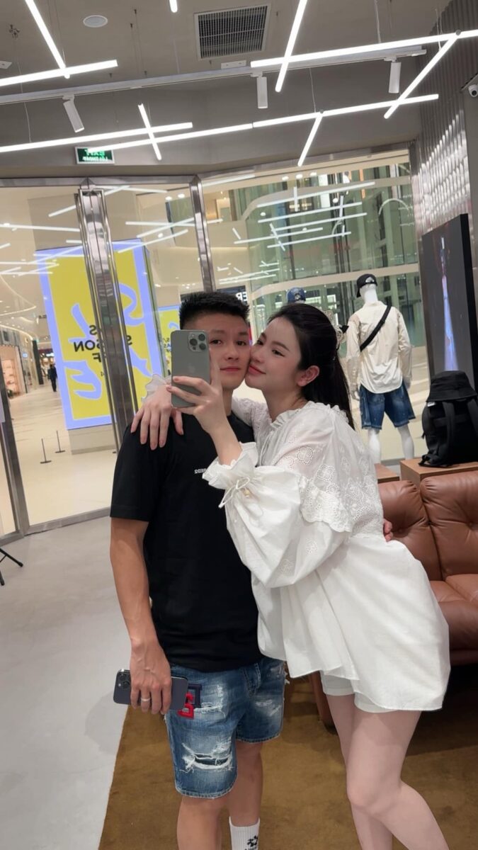 Bà xã Quang Hải: Đẹp chuẩn "gái một con trông mòn con mắt" - 6