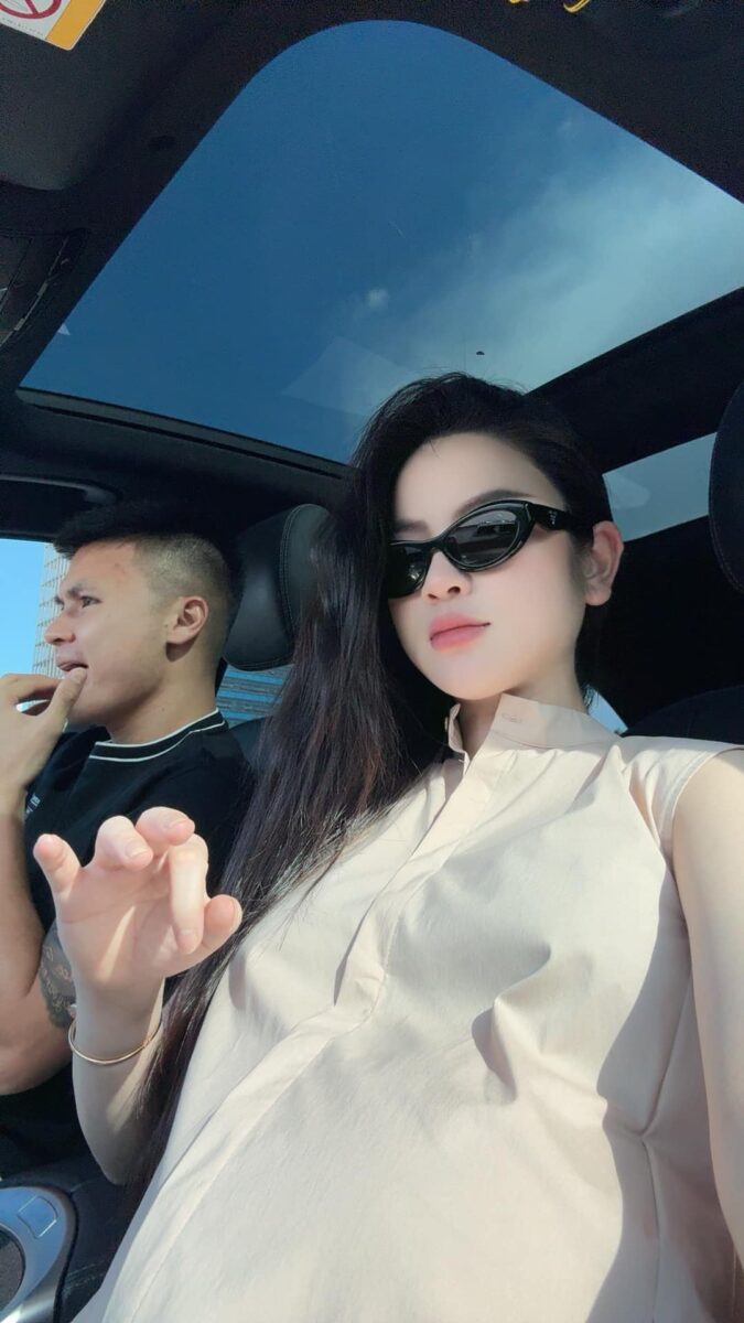 Bà xã Quang Hải: Đẹp chuẩn "gái một con trông mòn con mắt" - 5