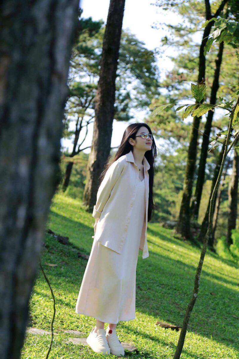 Bà xã Quang Hải: Đẹp chuẩn "gái một con trông mòn con mắt" - 9