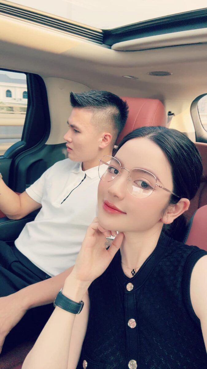 Bà xã Quang Hải: Đẹp chuẩn "gái một con trông mòn con mắt" - 4