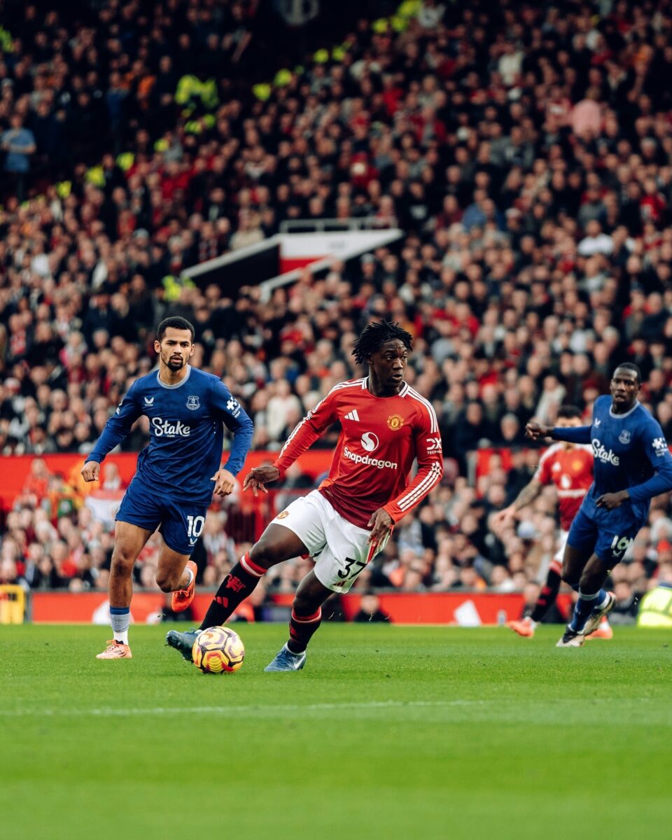 HLV Amorim xoay chuyển tài tình giúp M.U thắng tưng bừng, Chelsea lặng lẽ tiến lên tốp đầu- Ảnh 3. HLV Amorim xoay chuyển tài tình giúp M.U thắng tưng bừng, Chelsea lặng lẽ tiến lên tốp đầu- Ảnh 3.