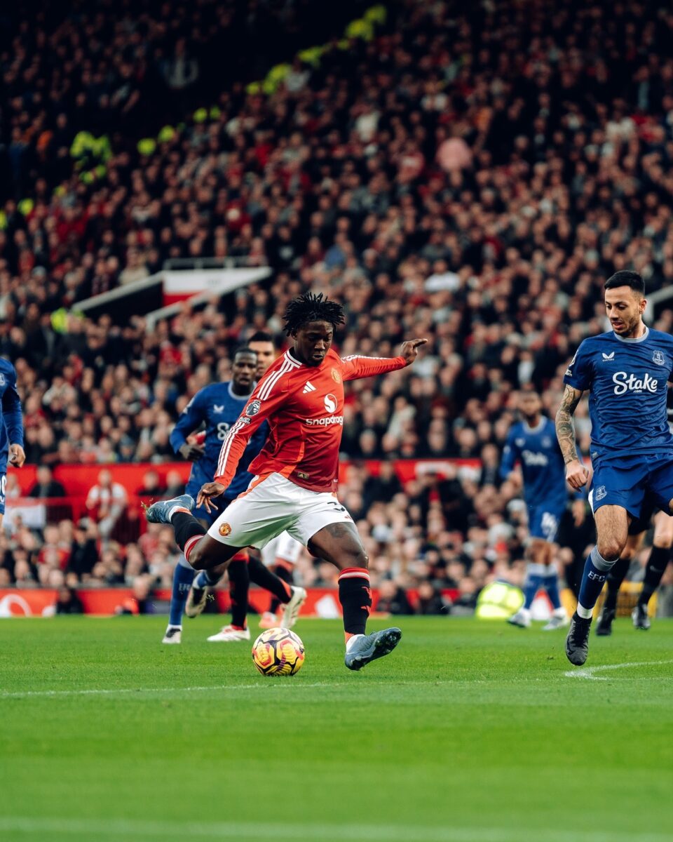 HLV Amorim xoay chuyển tài tình giúp M.U thắng tưng bừng, Chelsea lặng lẽ tiến lên tốp đầu- Ảnh 2. HLV Amorim xoay chuyển tài tình giúp M.U thắng tưng bừng, Chelsea lặng lẽ tiến lên tốp đầu- Ảnh 2.