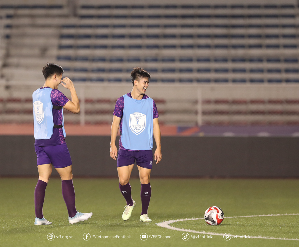 AFF Cup: Đội tuyển Việt Nam tập buổi đầu tiên ở Philippines, sẵn sàng giành 3 điểm- Ảnh 22. AFF Cup: Đội tuyển Việt Nam tập buổi đầu tiên ở Philippines, sẵn sàng giành 3 điểm- Ảnh 22.