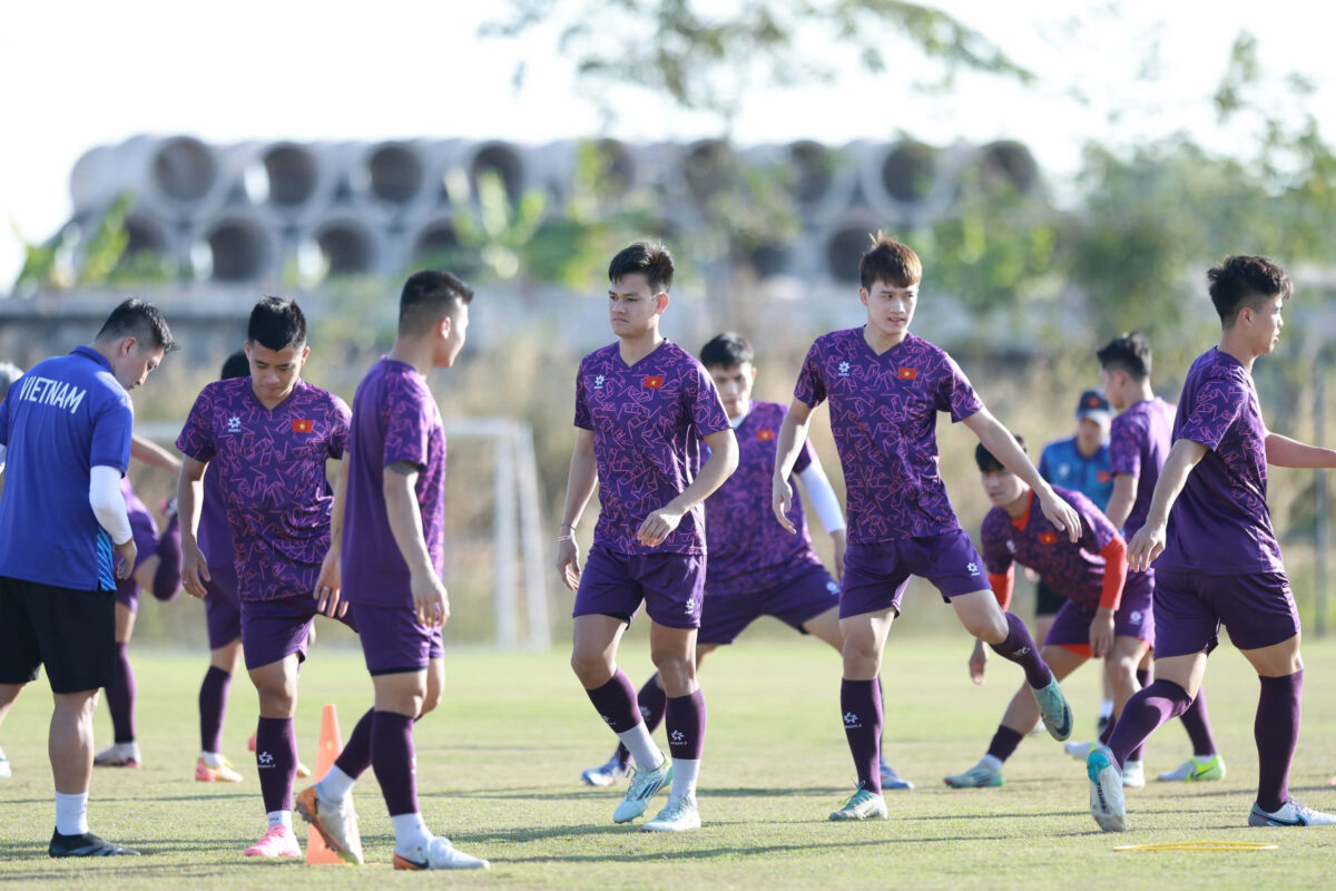 Đội trưởng Duy Mạnh: 'Ban cán sự mới mời đội tuyển Việt Nam đi... cà phê’- Ảnh 2. Đội trưởng Duy Mạnh: 'Ban cán sự mới mời đội tuyển Việt Nam đi... cà phê’- Ảnh 2.