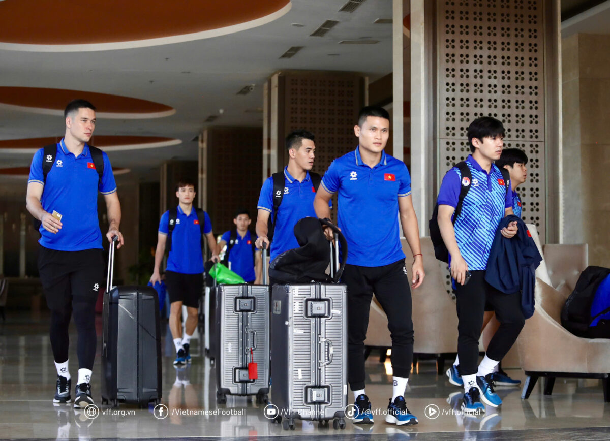 Đội tuyển Việt Nam về nước vào giờ ‘hiểm’, vất vả chồng chất vất vả - Ảnh 1. Đội tuyển Việt Nam về nước vào giờ ‘hiểm’, vất vả chồng chất vất vả - Ảnh 1.