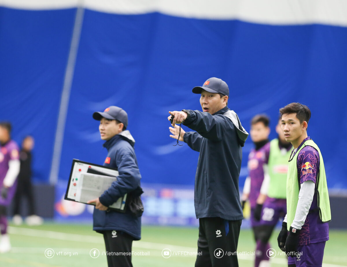 HLV Kim Sang-sik đang muốn ấn dịnh Quang Hải ở vị trí mới HLV Kim Sang-sik đang muốn ấn dịnh Quang Hải ở vị trí mới