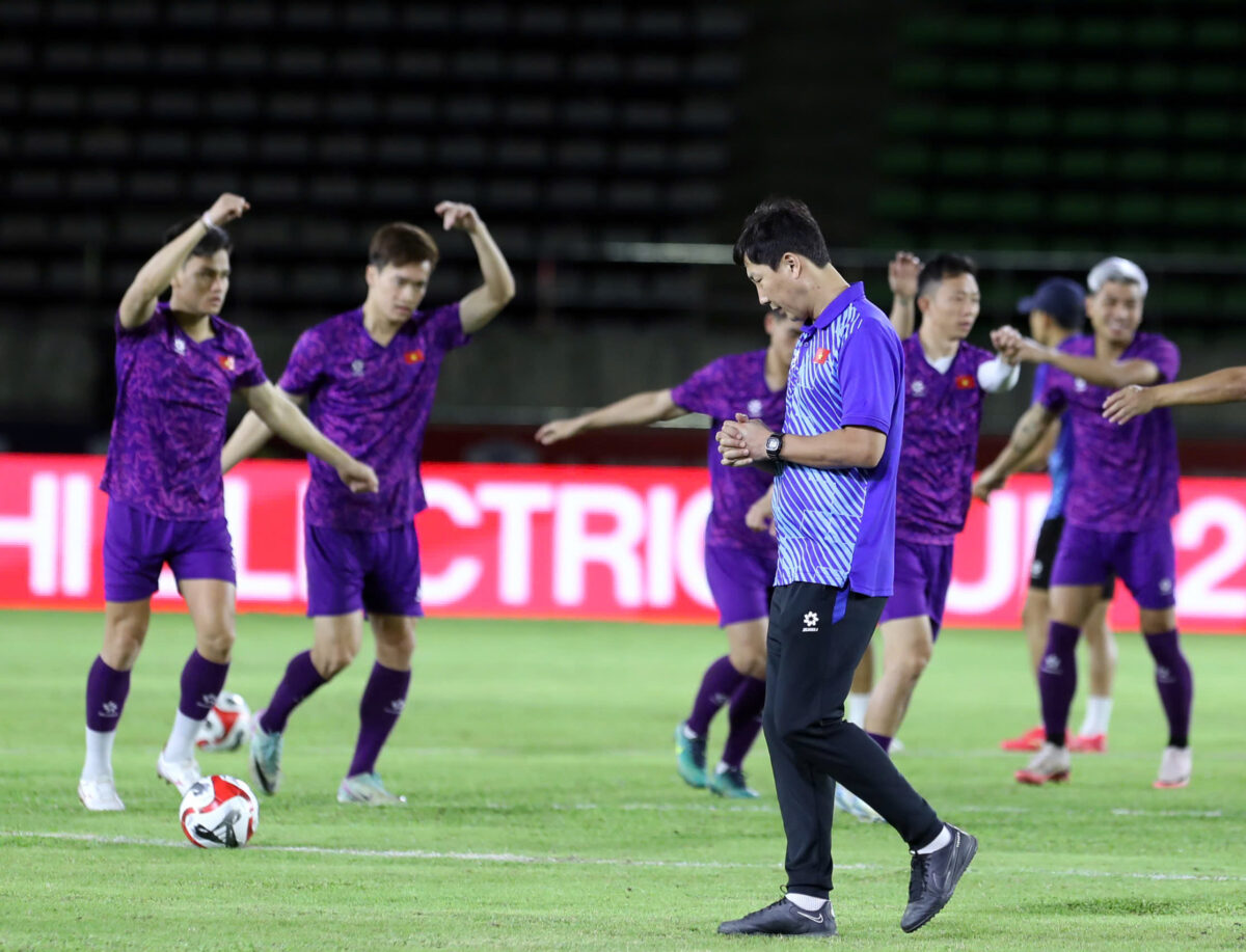 Đội tuyển Việt Nam làm quen sân Lào, Xuân Son tập cực sung dù... chưa đá- Ảnh 4. Đội tuyển Việt Nam làm quen sân Lào, Xuân Son tập cực sung dù... chưa đá- Ảnh 4.