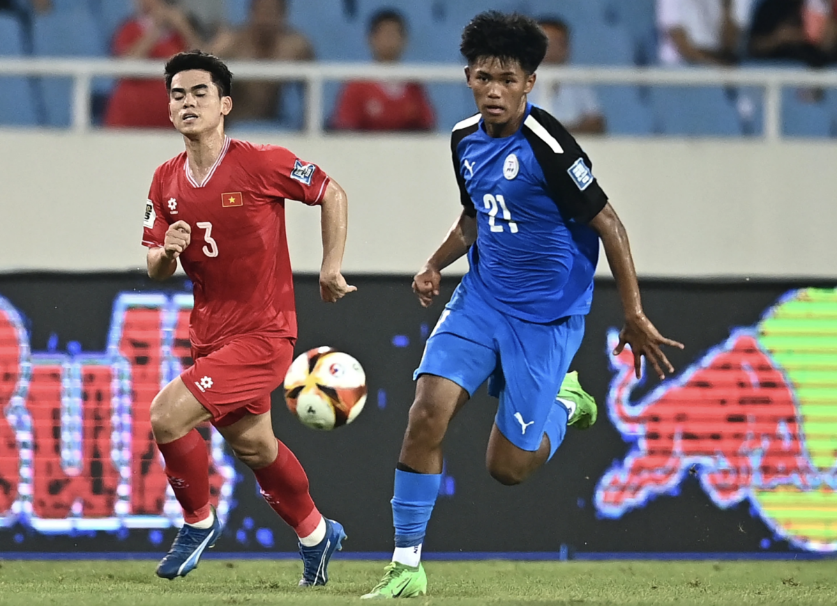 Đội tuyển Philippines (phải) đã gây sốc khi hòa đội Việt Nam và thắng Indonesia ở vòng bảng AFF Cup 2024 Đội tuyển Philippines (phải) đã gây sốc khi hòa đội Việt Nam và thắng Indonesia ở vòng bảng AFF Cup 2024