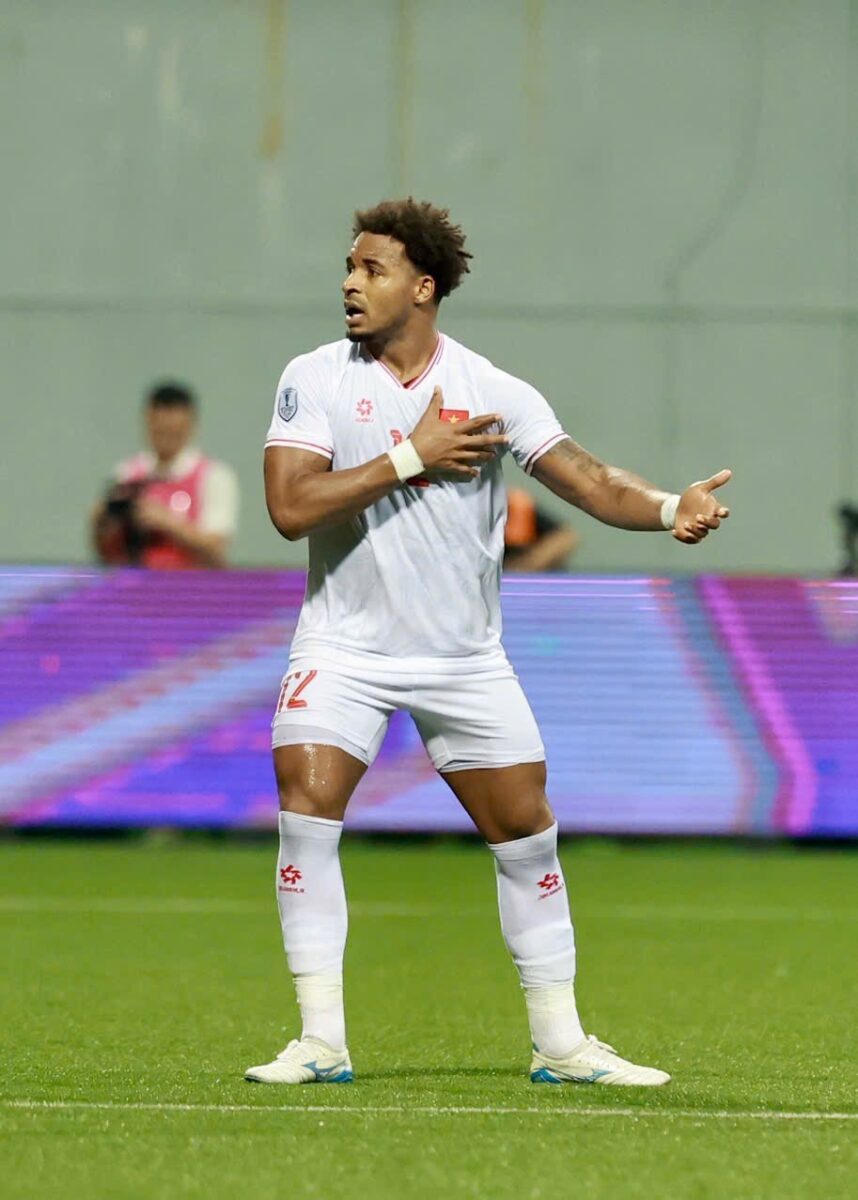 Trọng tài từ chối siêu phẩm của Xuân Son, đúng hay sai?- Ảnh 1. Trọng tài từ chối siêu phẩm của Xuân Son, đúng hay sai?- Ảnh 1.