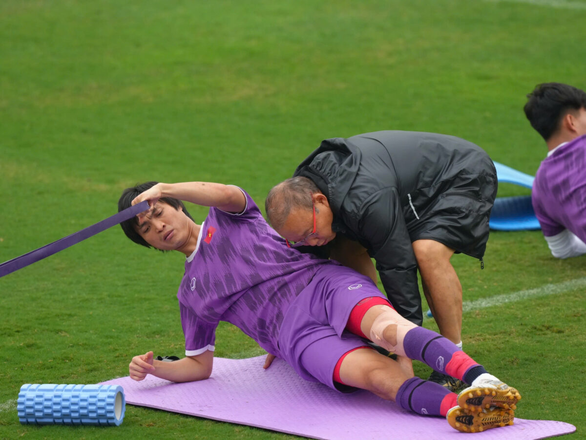 HLV Kim Sang-sik làm điều giống ông Troussier, đội hình Việt Nam gặp Philippines dần bật mí?- Ảnh 4. HLV Kim Sang-sik làm điều giống ông Troussier, đội hình Việt Nam gặp Philippines dần bật mí?- Ảnh 4.