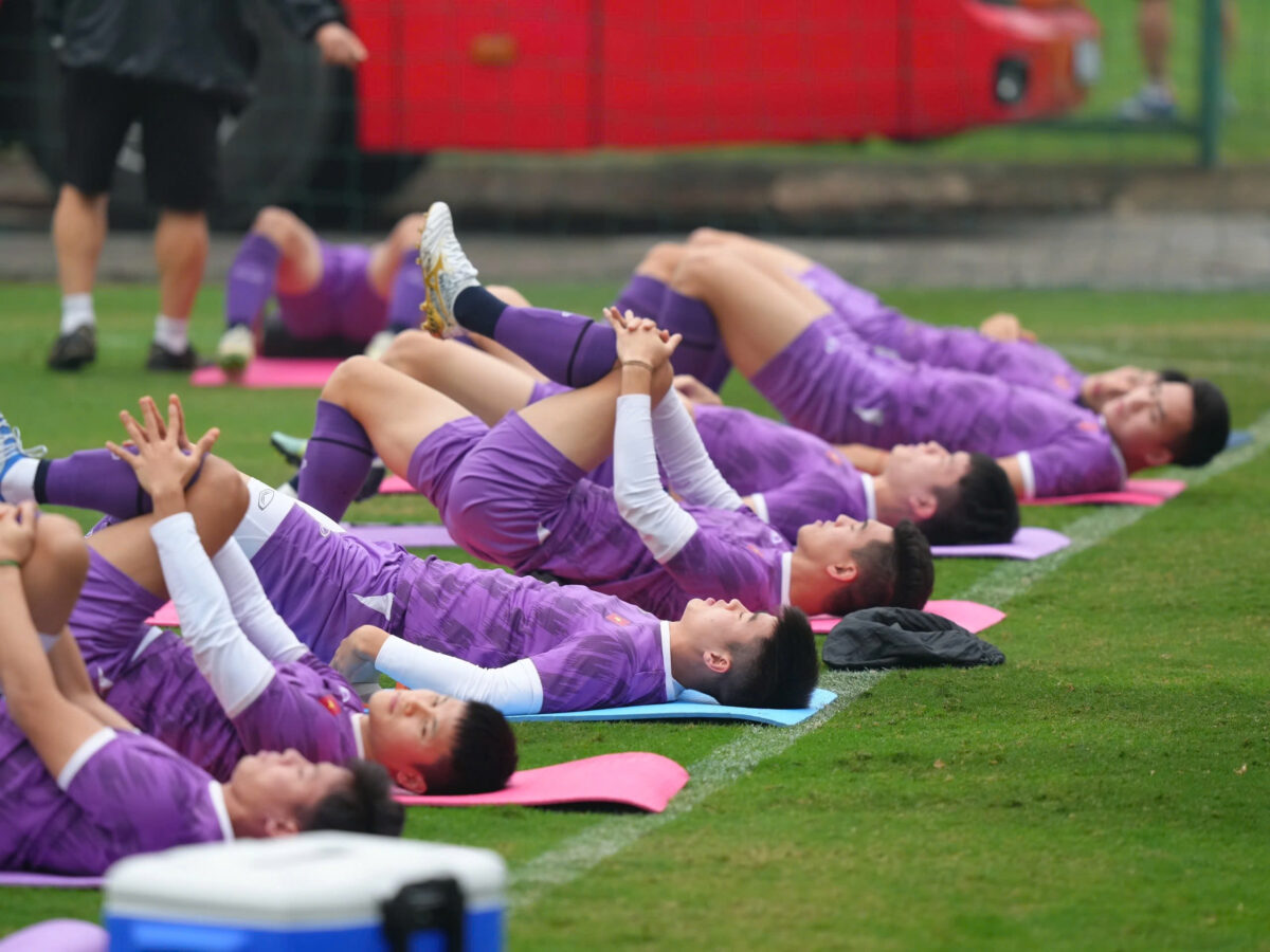 HLV Kim Sang-sik làm điều giống ông Troussier, đội hình Việt Nam gặp Philippines dần bật mí?- Ảnh 1. HLV Kim Sang-sik làm điều giống ông Troussier, đội hình Việt Nam gặp Philippines dần bật mí?- Ảnh 1.