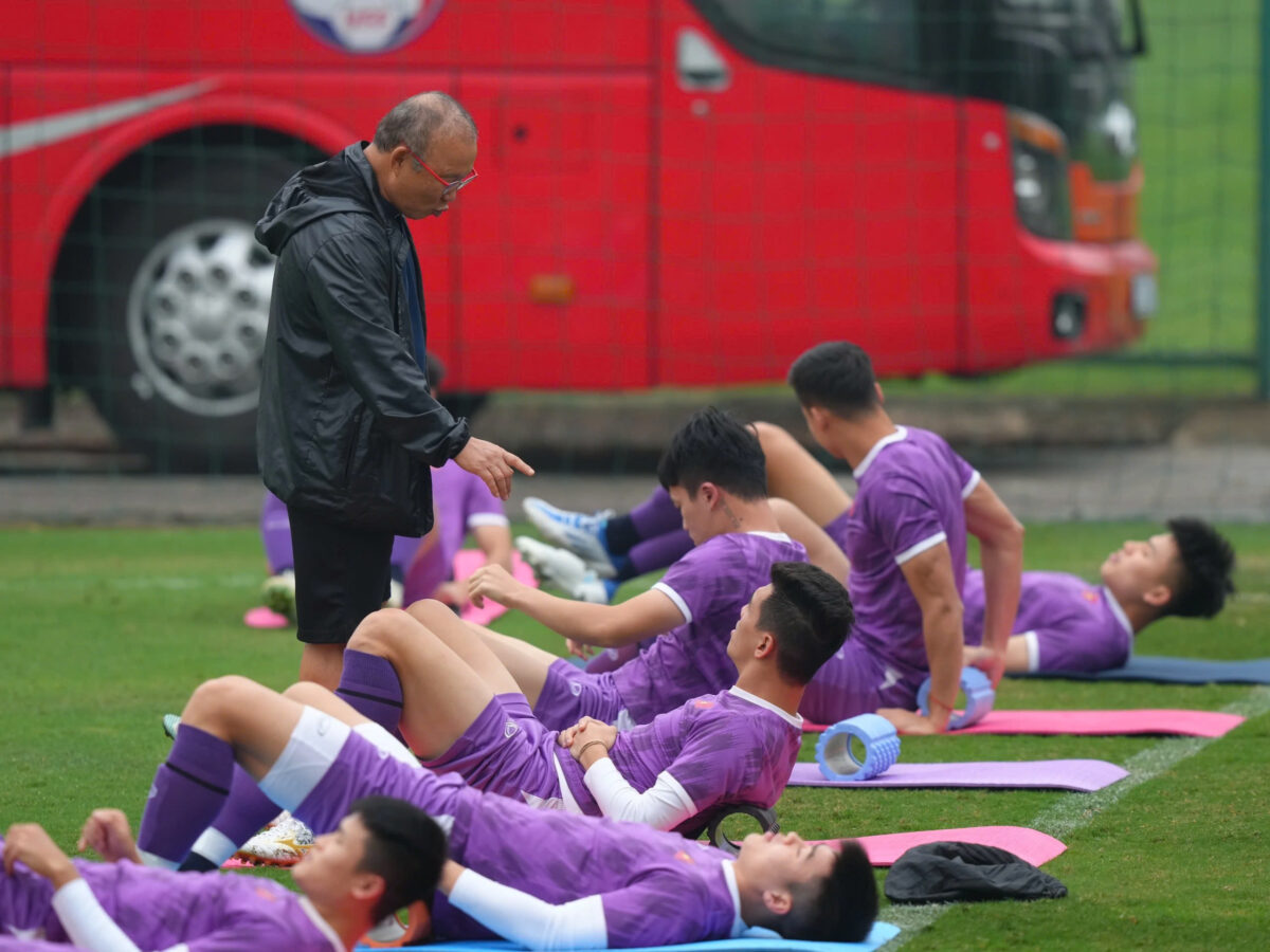 HLV Kim Sang-sik làm điều giống ông Troussier, đội hình Việt Nam gặp Philippines dần bật mí?- Ảnh 3. HLV Kim Sang-sik làm điều giống ông Troussier, đội hình Việt Nam gặp Philippines dần bật mí?- Ảnh 3.