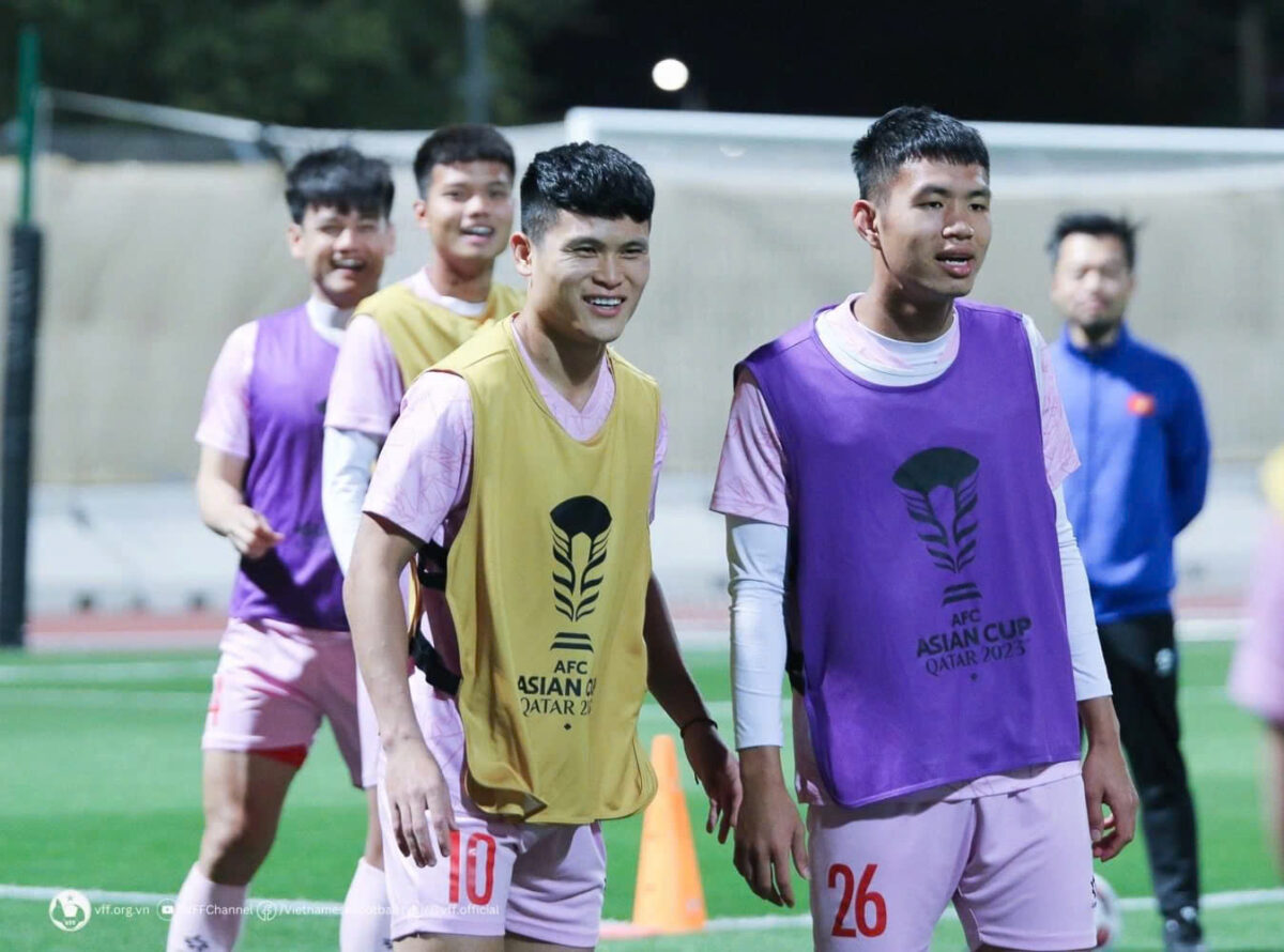 HLV Kim Sang-sik làm điều giống ông Troussier, đội hình Việt Nam gặp Philippines dần bật mí?- Ảnh 6. HLV Kim Sang-sik làm điều giống ông Troussier, đội hình Việt Nam gặp Philippines dần bật mí?- Ảnh 6.