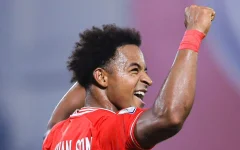 Nguyễn Xuân Son nhận vinh dự đặc biệt trước trận chung kết với Thái Lan Nguyễn Xuân Son nhận vinh dự đặc biệt trước trận chung kết với Thái Lan